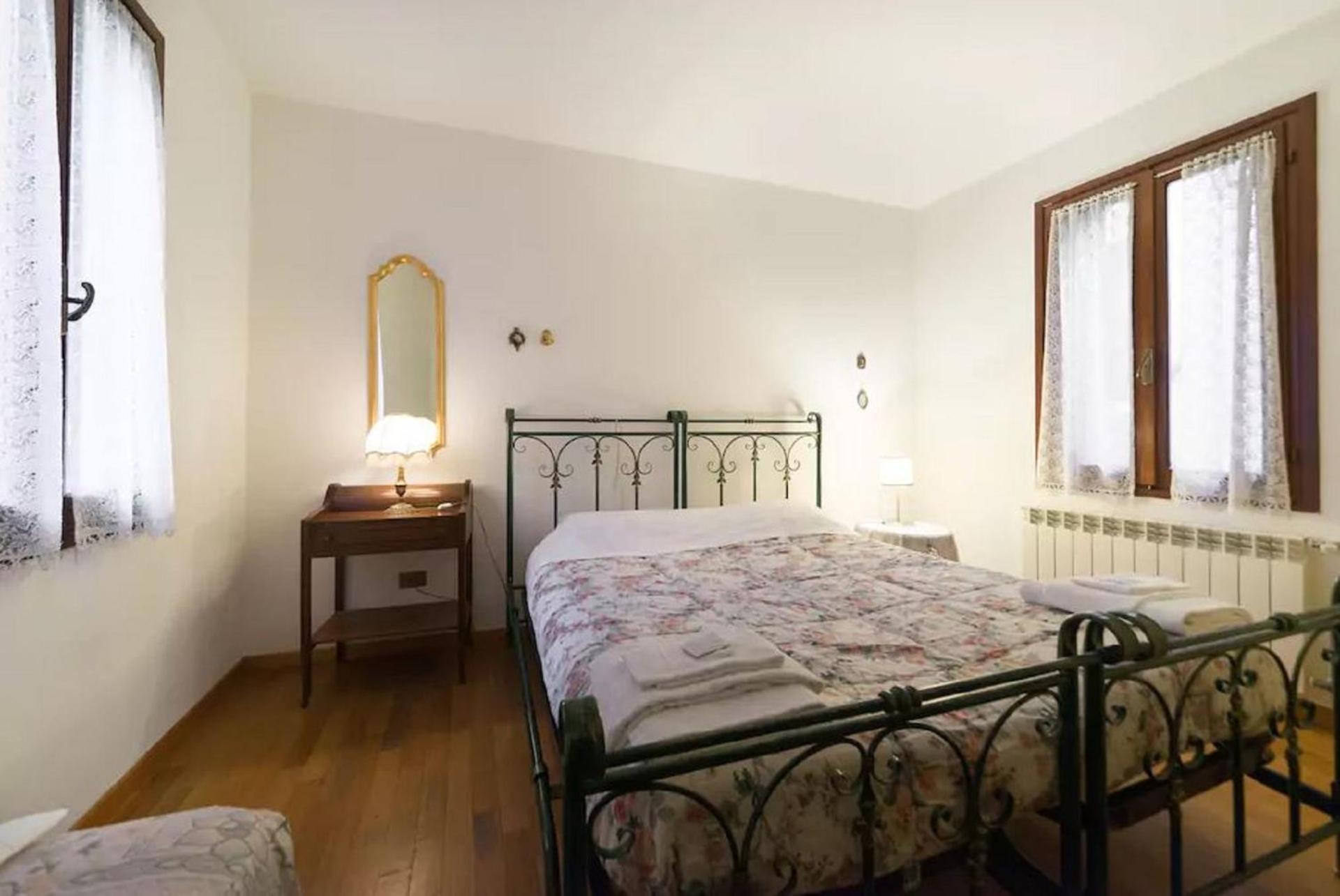 Ferienhaus San Barnaba Artist's District House *